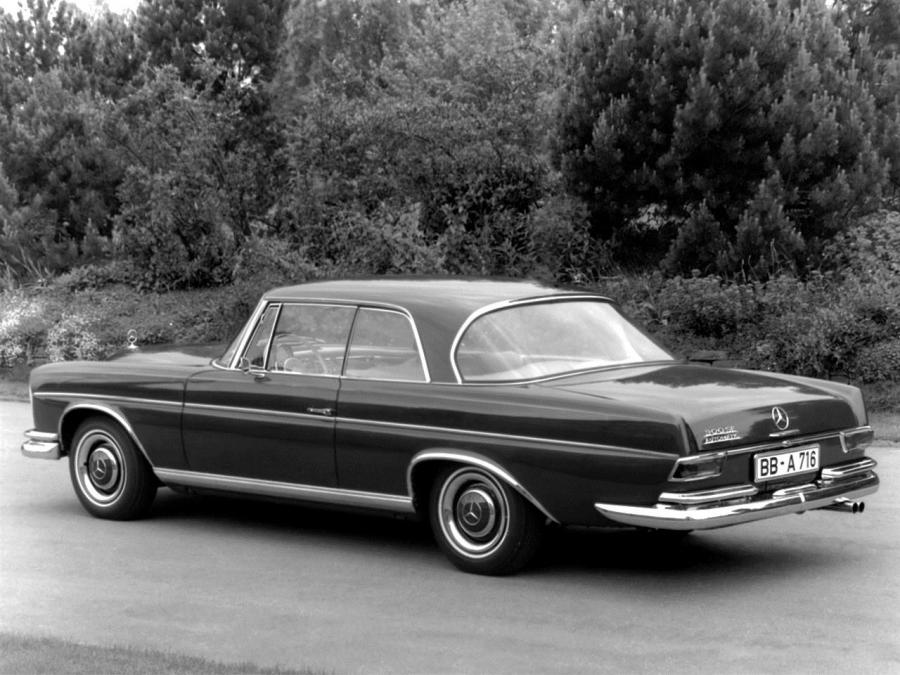  Mercedes-Benz 300 SE Coupe 1962 года  (фото 5 из 13)